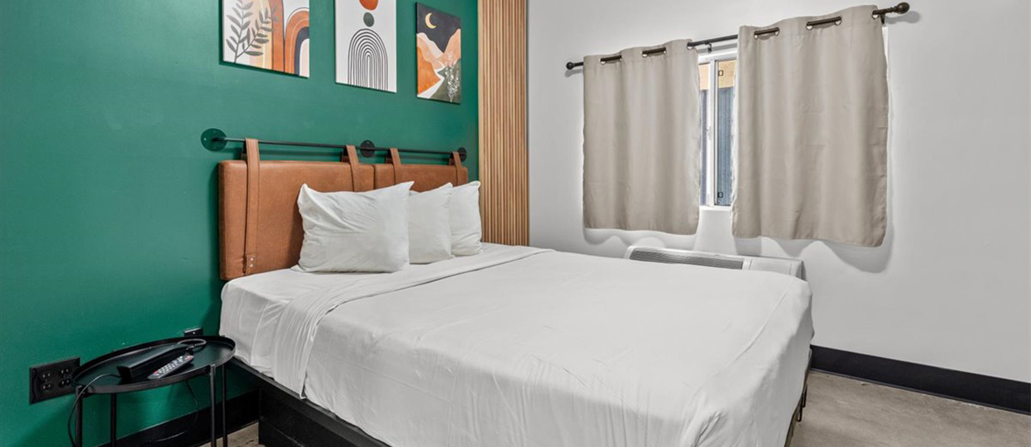 SOPHISTICATED HOTEL ROOMS IN LOS ANGELES